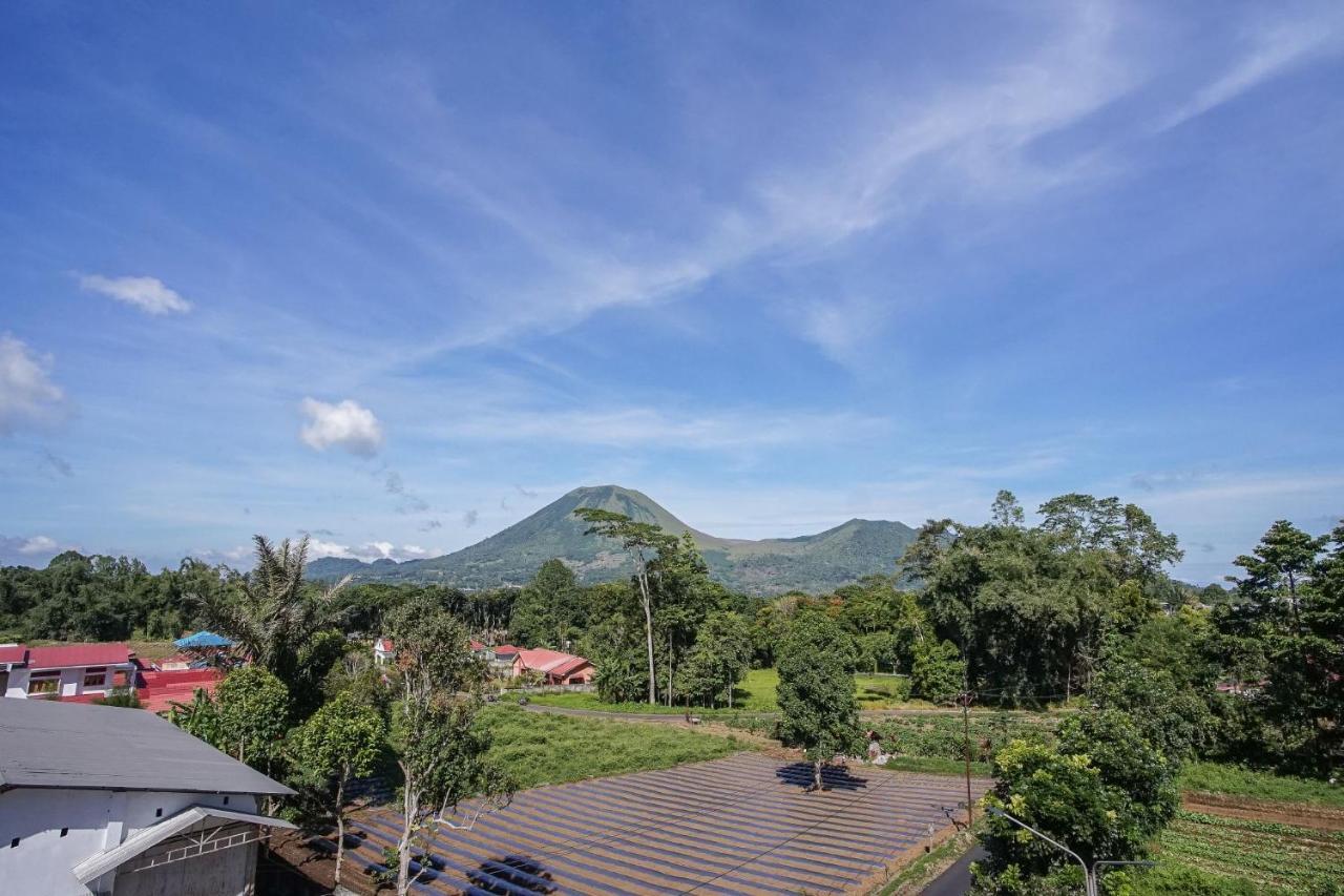 Hotel Villa Emitta Tomohon Exterior photo