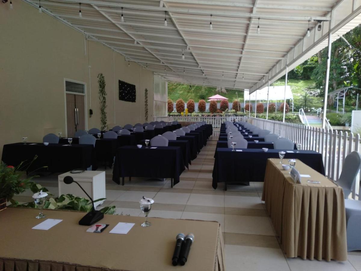 Hotel Villa Emitta Tomohon Exterior photo