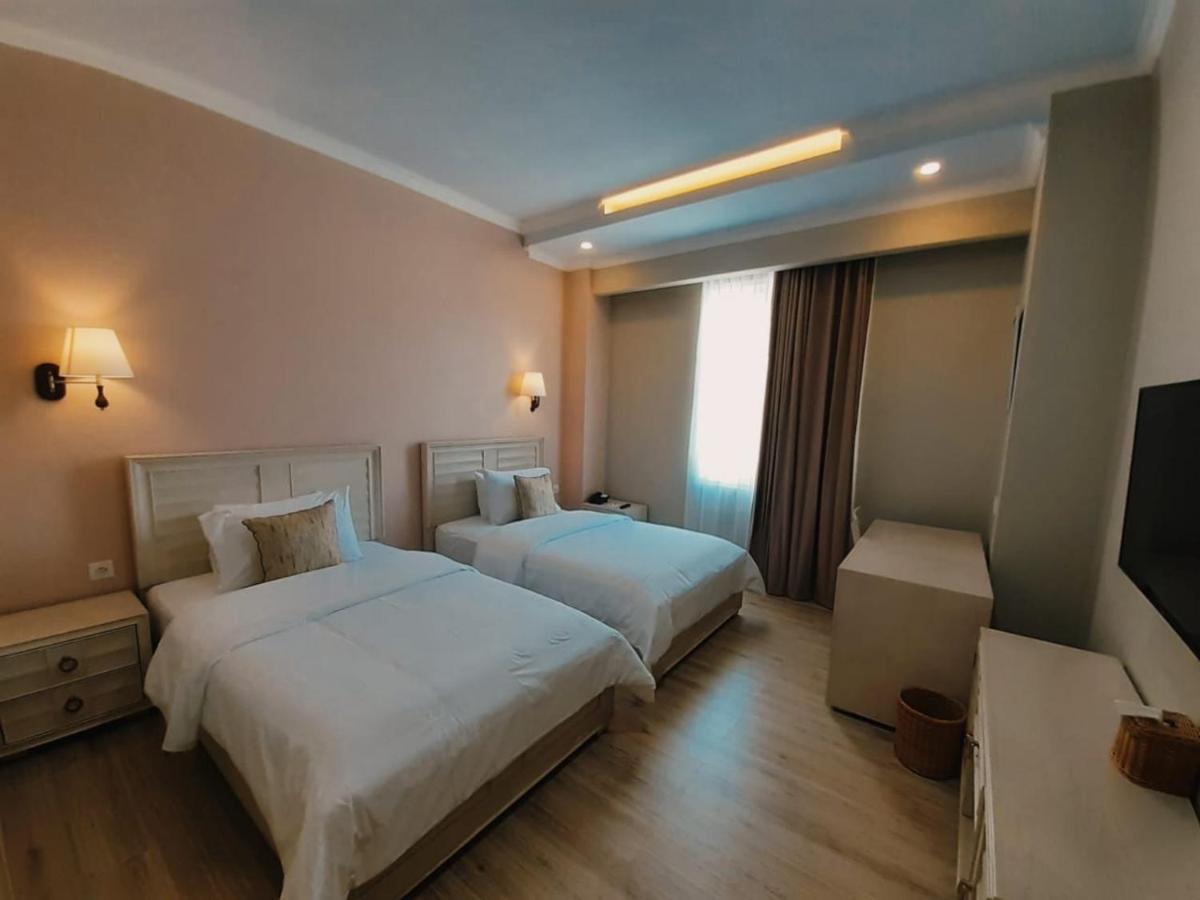 Hotel Villa Emitta Tomohon Exterior photo